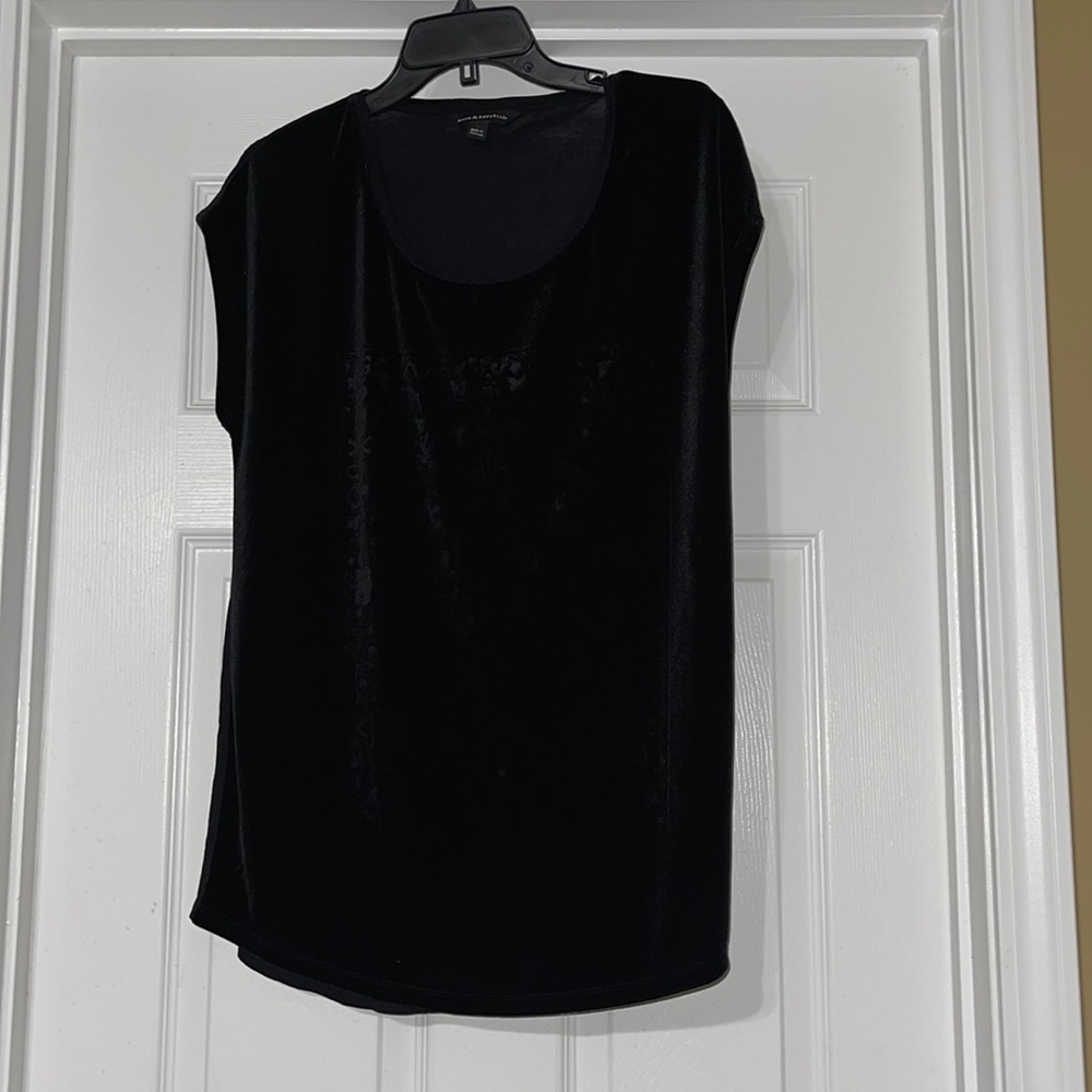 Cool Rock and Republic velvet front top S